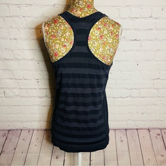 Champion Seamless Active Top - Like New - Picture 9 of 10